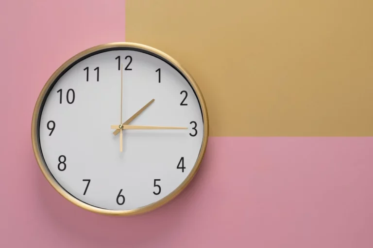 Top Trends to Watch The Best Statement Clocks for Home Decor 2026